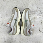 1026CS169 - NIKE INITIATOR LIGHT BONE CARGO KHAKI DS FB - 42