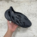 1026CS170 - YEEZY FOAM ONYX FB - 43
