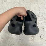 1026CS170 - YEEZY FOAM ONYX FB - 43