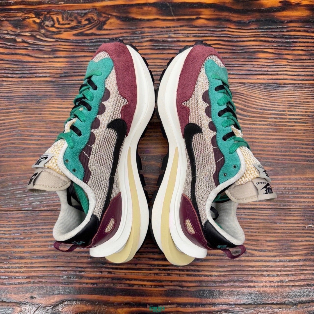 CS3950 - NIKE SACAI X VAPOR VILLAIN RED - 42.5