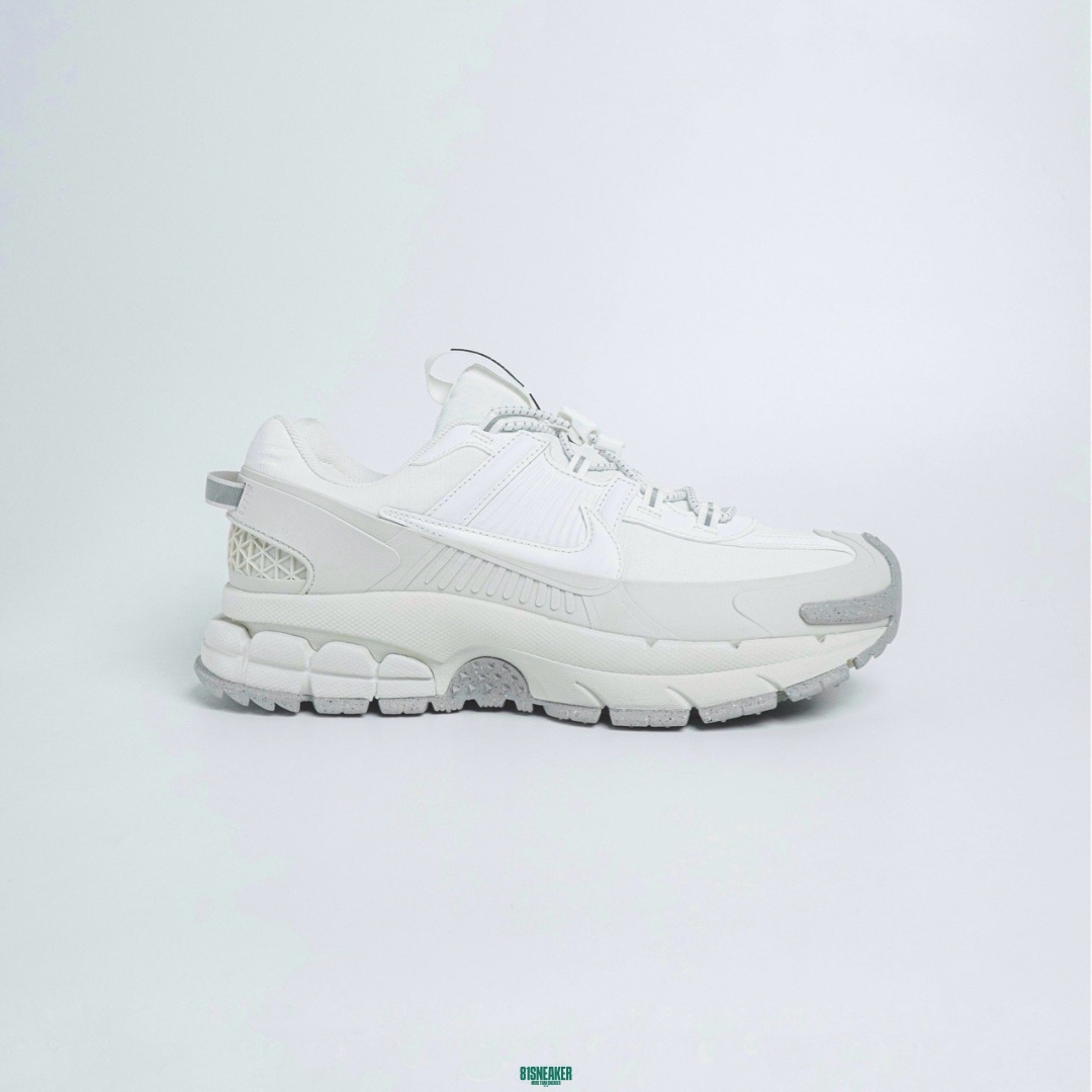 cs3652 - Nike Vomero Roam Summit Whitw DS - 42