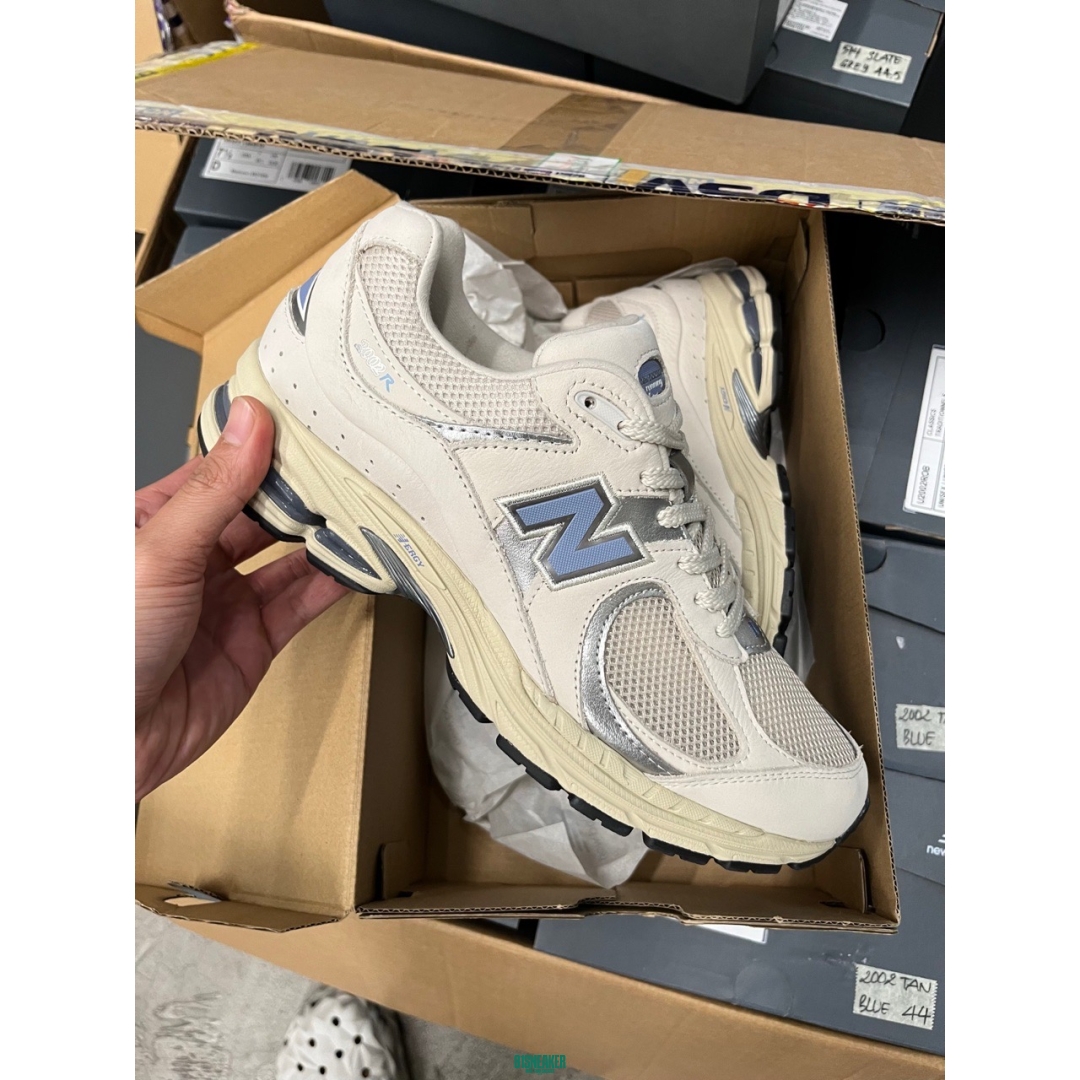U2002ROB NEWBALANCE 2002 TAN BLUE DS FB