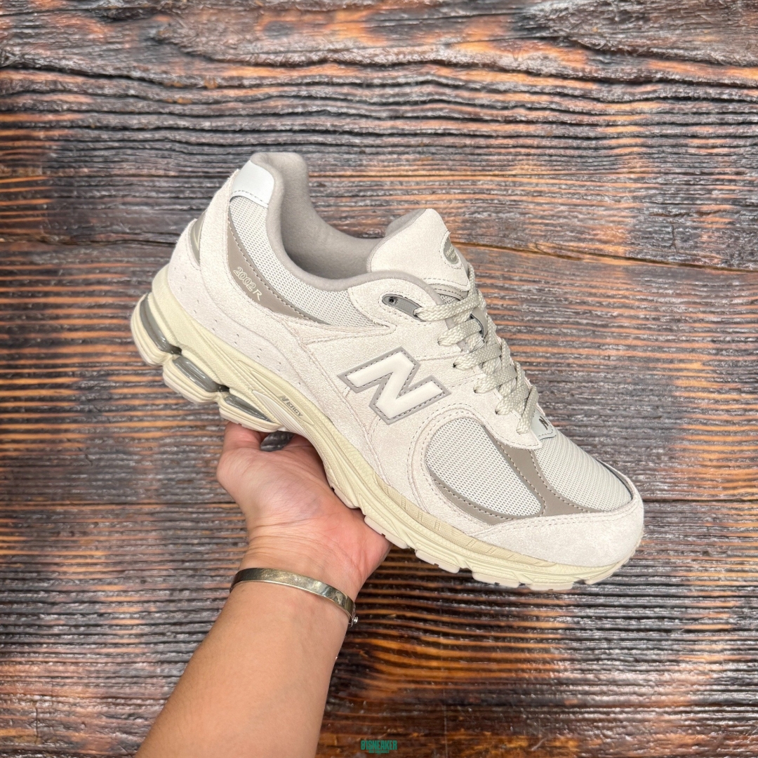 U2002RBE NEWBALANCE 2002 TIMBERWOLF DS FB - 42