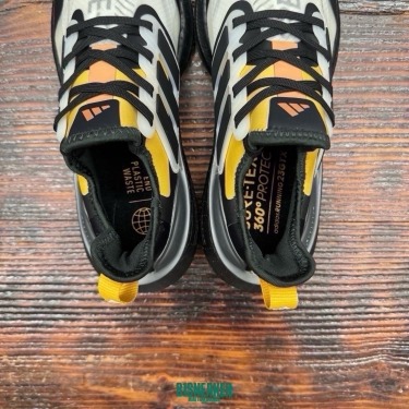 CS4749 - ULTRABOOST GORE-TEX LIGHT - 38