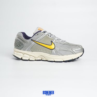 T926CS83 - NIKE VOMERO 5 PURE PLATINUM LASER ORANGE - 40