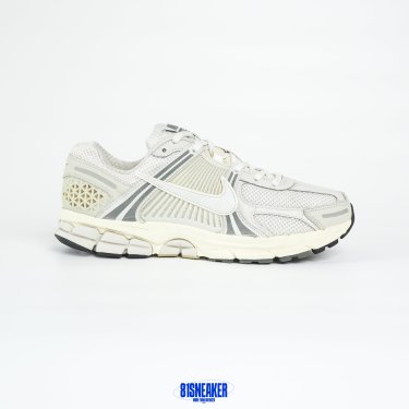 1026CS95 - NIKE VOMERO 5 PLATINUM TINT - 42