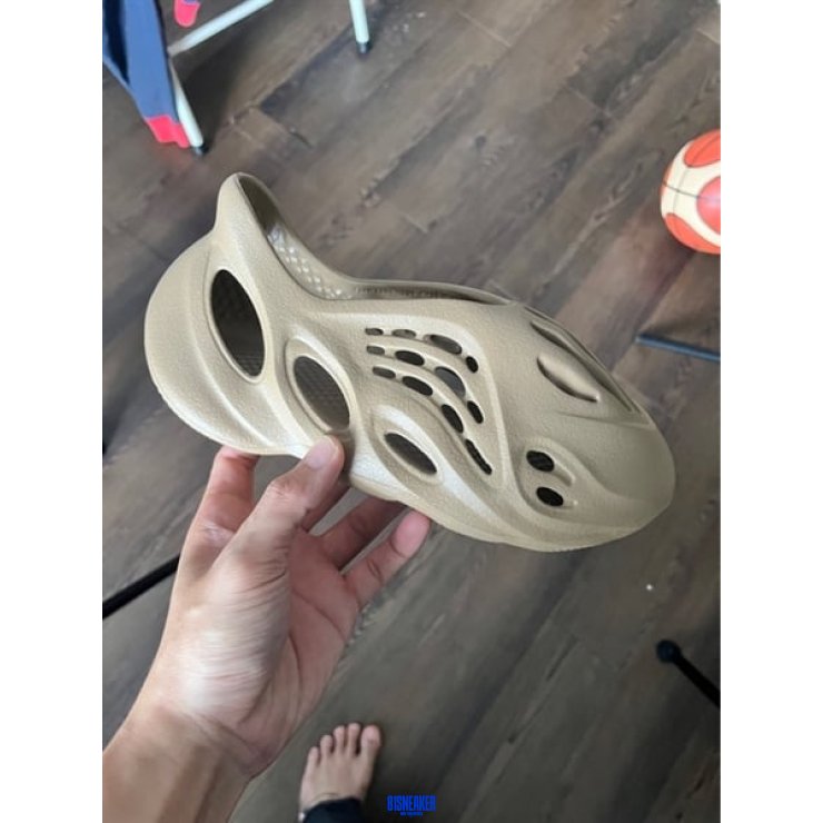 YEZZY FOAM CLAY TAUPE DS FB - 7