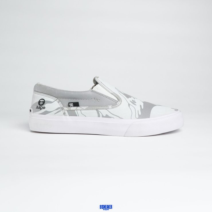 T526CS69 - AAPE X DG SLIP ON WHITE - 42.5