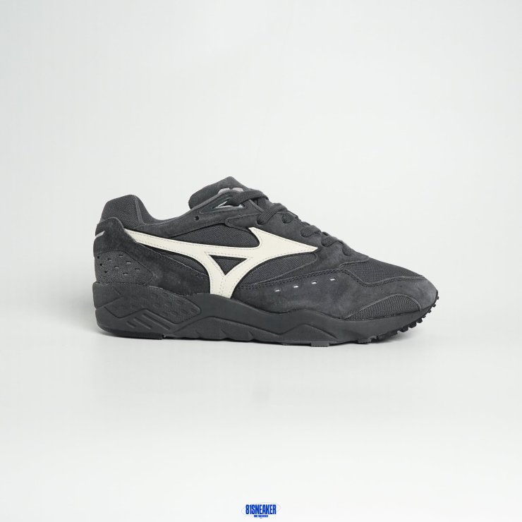T826CS38 - MIZUNO CONTENDER SUADE GREY LN - 44,5