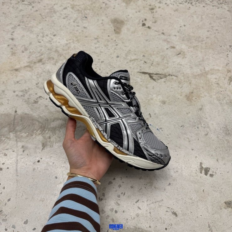 T826CS95 - ASICS GEL NIMBUS 10.1 SILVER PURE FB - 42