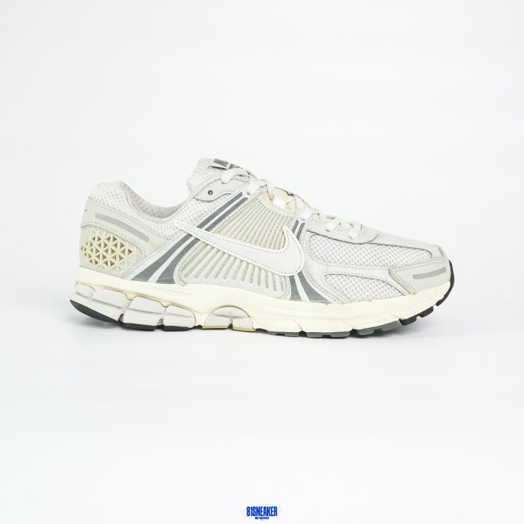 1026CS95 - NIKE VOMERO 5 PLATINUM TINT - 42