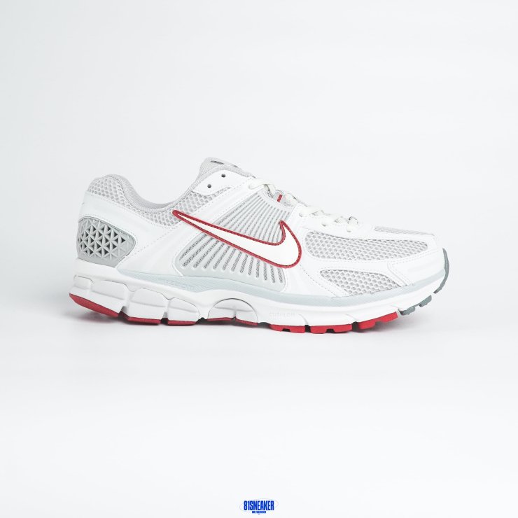 1026CS105 - NIKE VOMERO 5 GREY FOG DUNE RED DS FB - 44,5